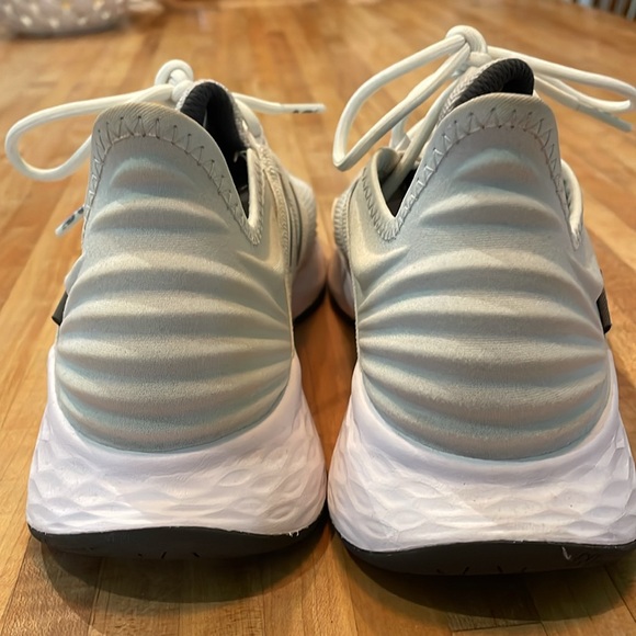 Women’s New Balance +Figs running shoes - Picture 5 of 8